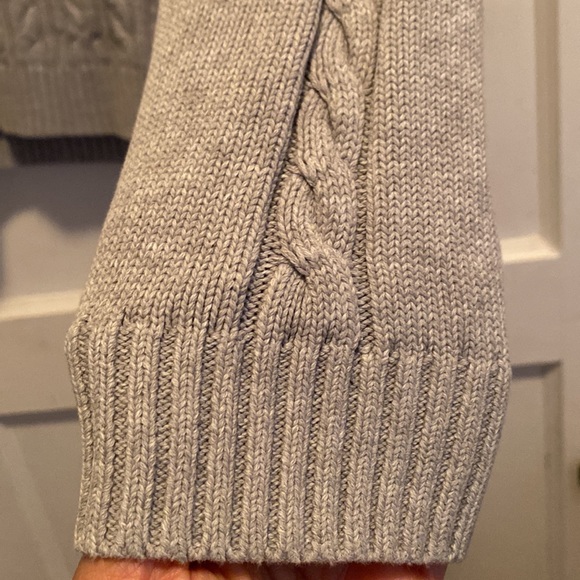 Izod V-neck cable sweater - Picture 7 of 9